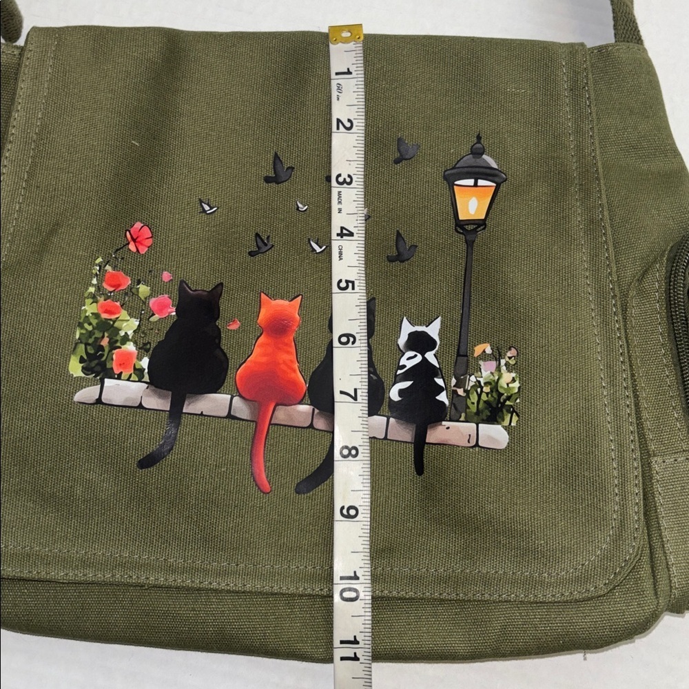 GREEN CANVAS MESSENGER BAG WITH CAT DETAIL ON FRONT FLAP 2 SNAP CLOSURES - Picture 12 of 15